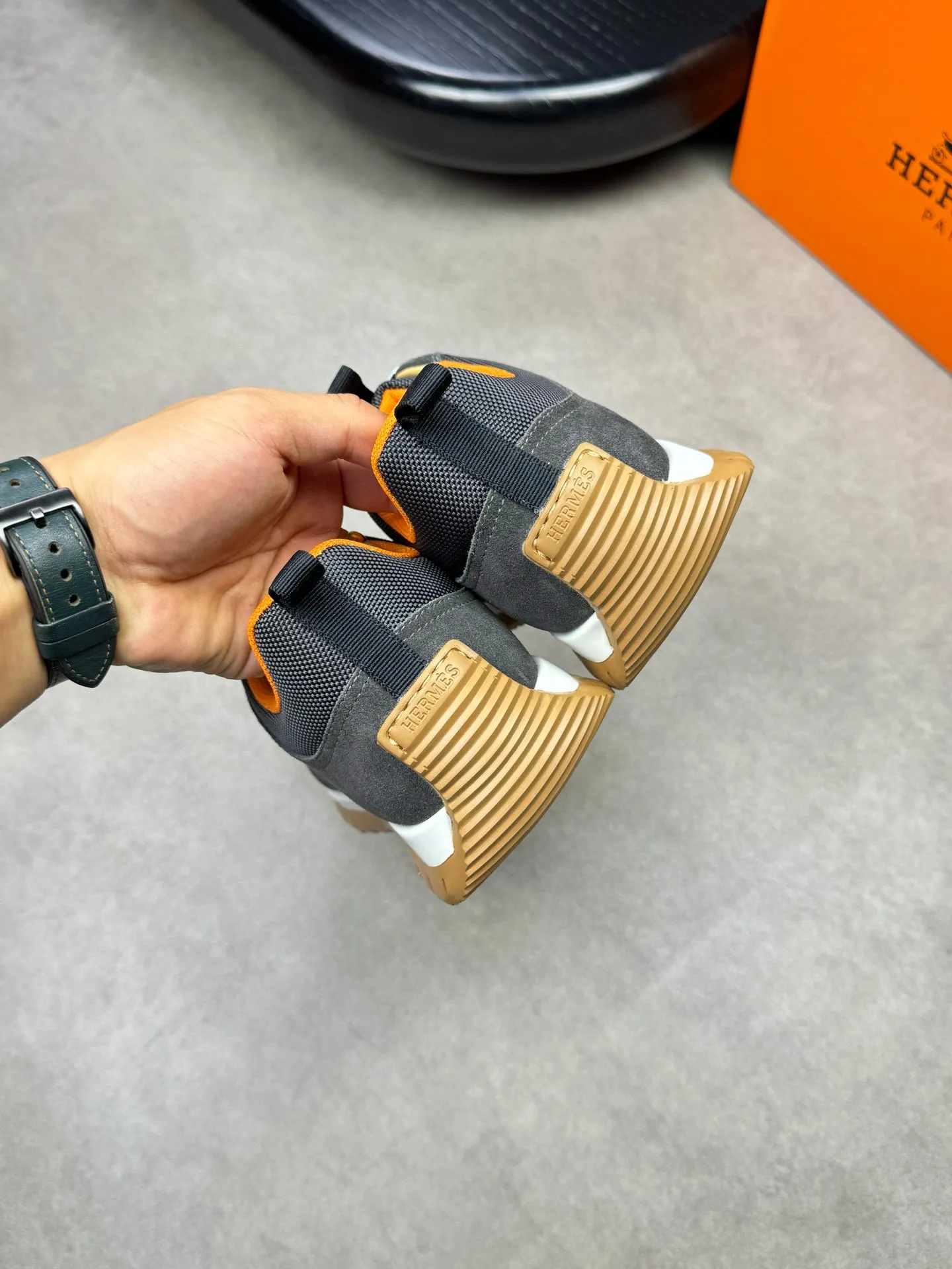 [HERMES] Hermès men's shoes 💰680💰 - high-end quality original items 🔍🔍🔍 casual sports shoes - upper: 🔝 suede environmentally friendly leather, brand high mercerized canvas body with forged ´H´ totem, tongue webbing injection molded brand logo - lining: brand canvas, foot pads; water-dyed cowhide -Outsole: ultra-light T men's shoes 💰U foam; two-color molded outsole -Ultra-high quality control, fine workmanship: highlighted (high-end, extravagance, grade) -Size: 39-44 (38, 45, can be customized)